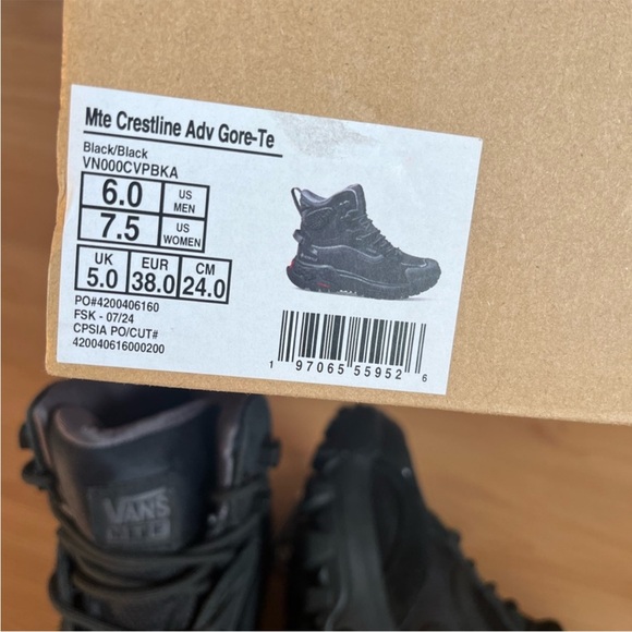 Vans Crestline GORE-TEX Shoe
Waterproof Women 7.5 US - Picture 14 of 14